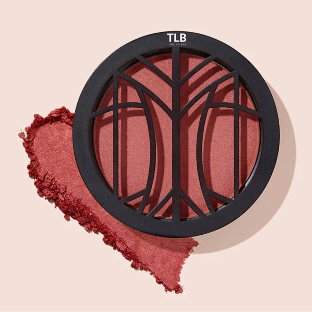 GLOW ON 
POWDER HIGHLIGHTING BLUSH IN OUTSPOKEN
